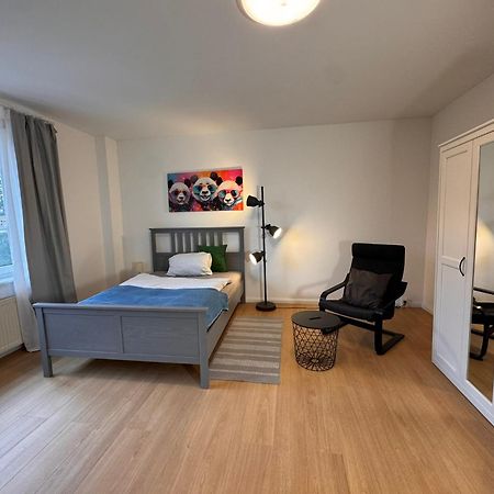 Fc-Apartmenthaus Falkensee Mit Grossem Garten Und Pkw Stellflaechen Exterior foto