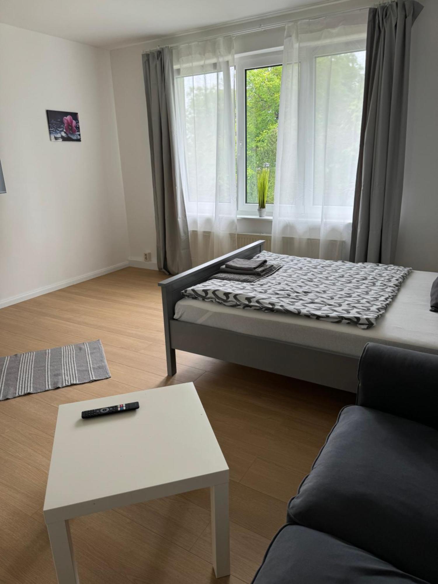 Fc-Apartmenthaus Falkensee Mit Grossem Garten Und Pkw Stellflaechen Exterior foto
