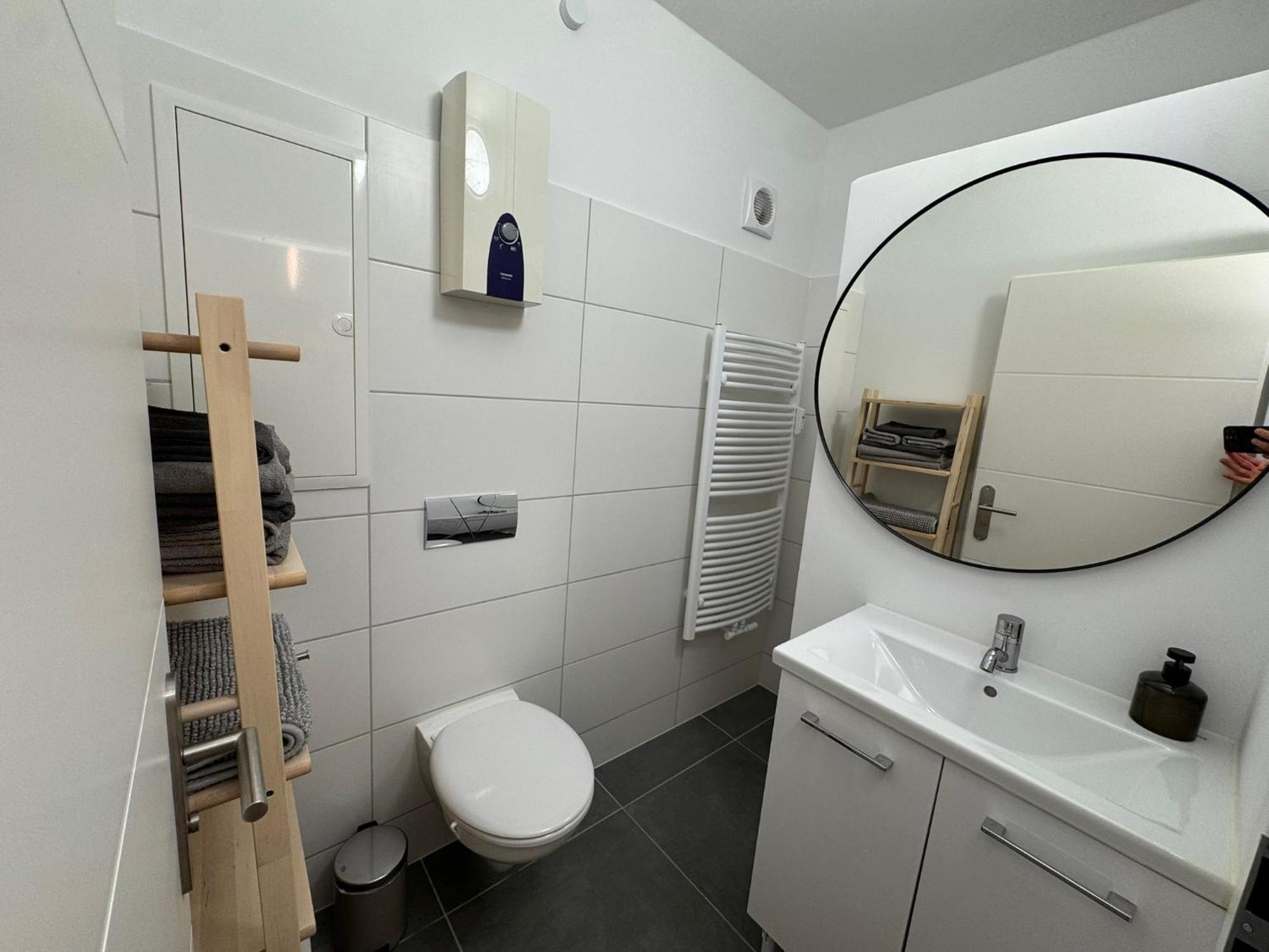 Fc-Apartmenthaus Falkensee Mit Grossem Garten Und Pkw Stellflaechen Exterior foto