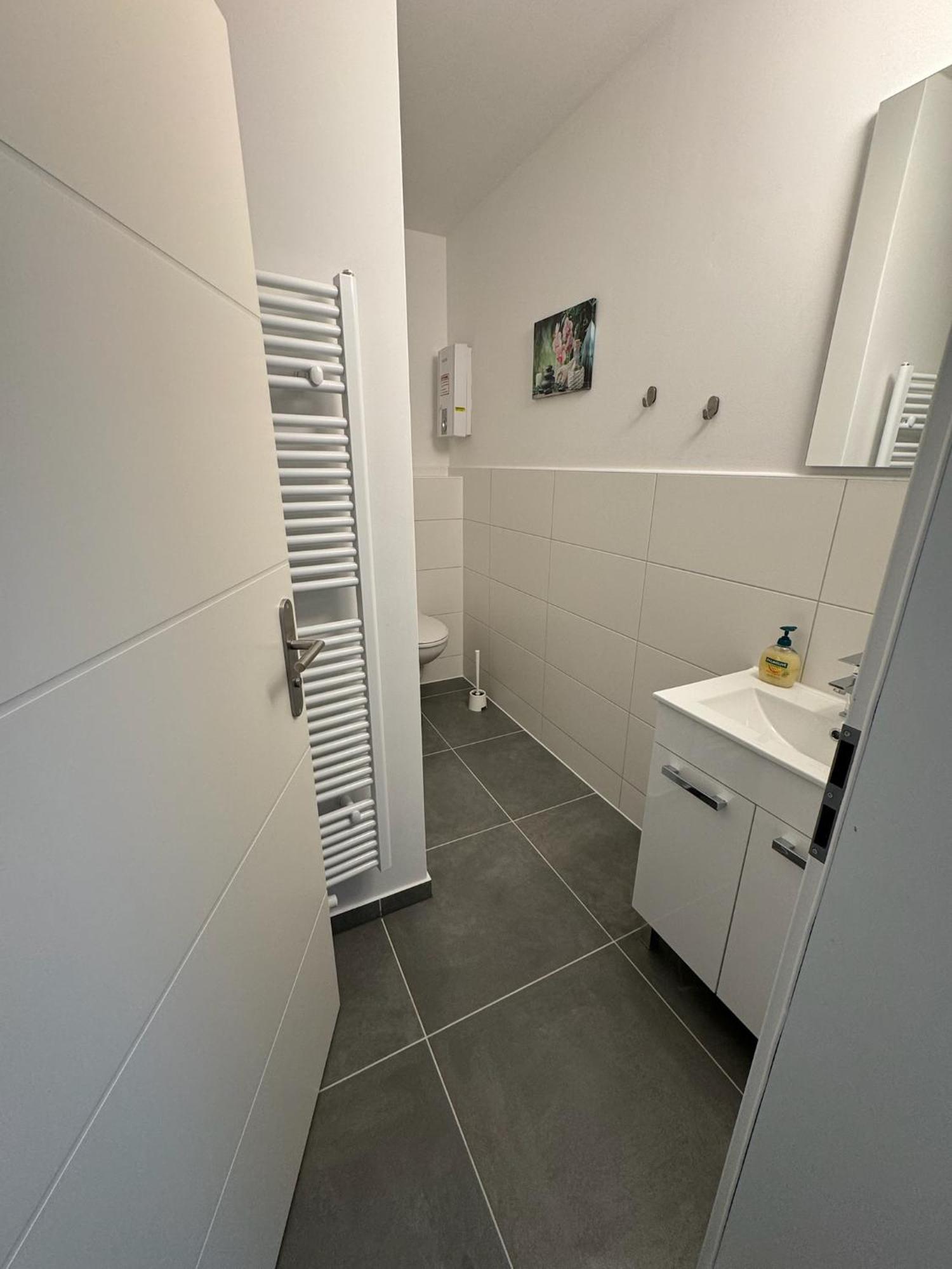 Fc-Apartmenthaus Falkensee Mit Grossem Garten Und Pkw Stellflaechen Exterior foto