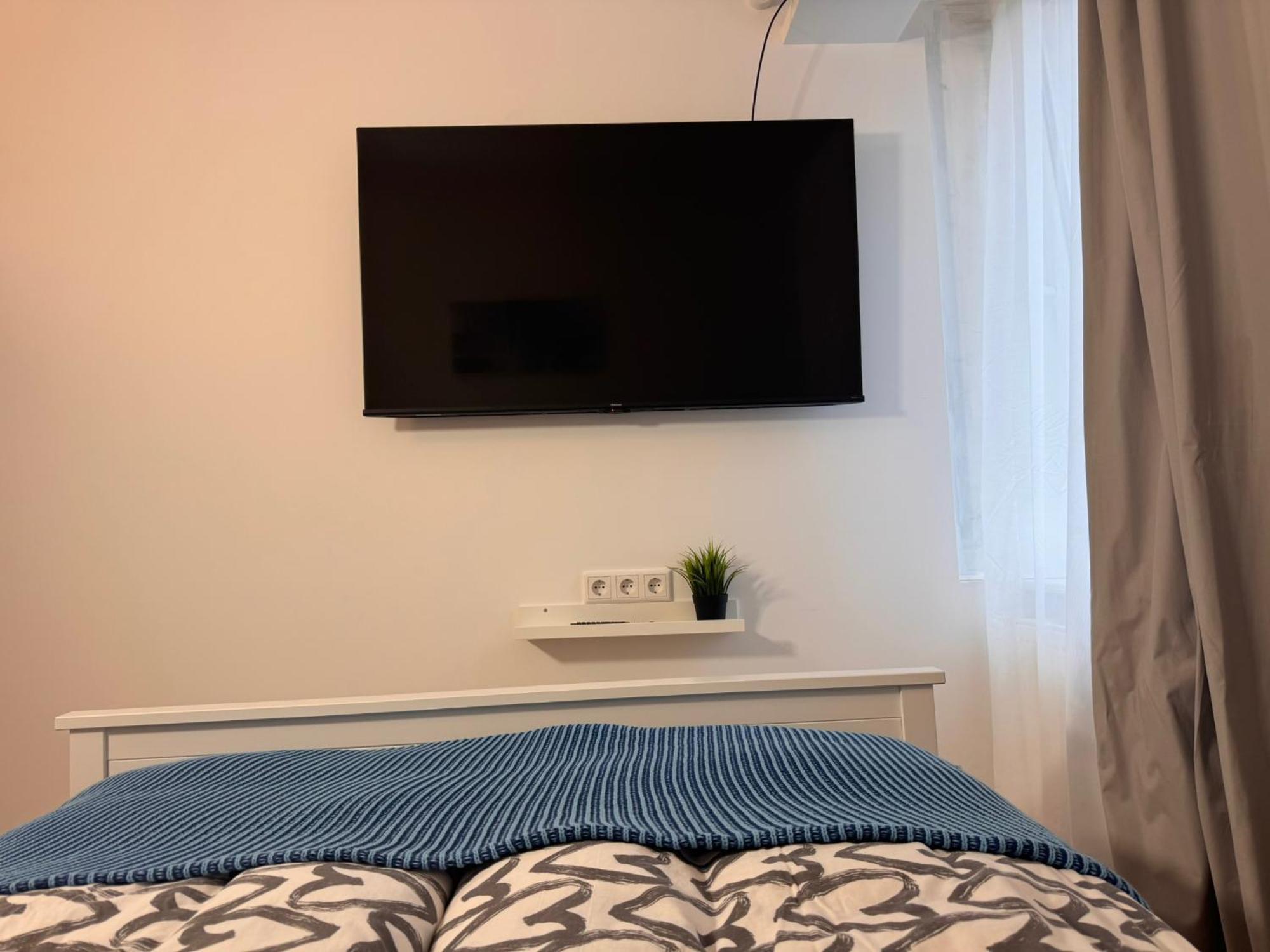 Fc-Apartmenthaus Falkensee Mit Grossem Garten Und Pkw Stellflaechen Exterior foto